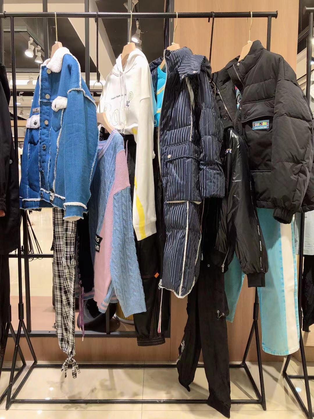 我爱巧克力品牌女装折扣尾货批发时尚潮牌专柜撤柜走份  品牌折扣女装尾货批发  女装库存尾货批发  厂家直批