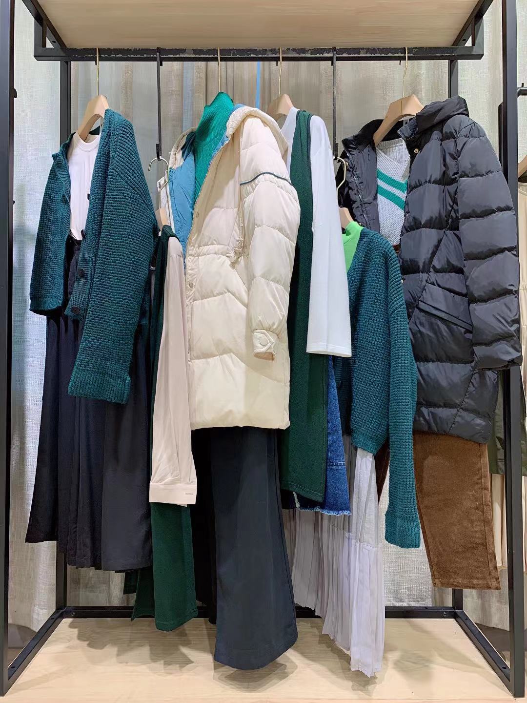 音色21年秋冬品牌撤柜尾货服装折扣进货渠道  品牌折扣女装尾货批发  女装库存尾货批发  厂家直批