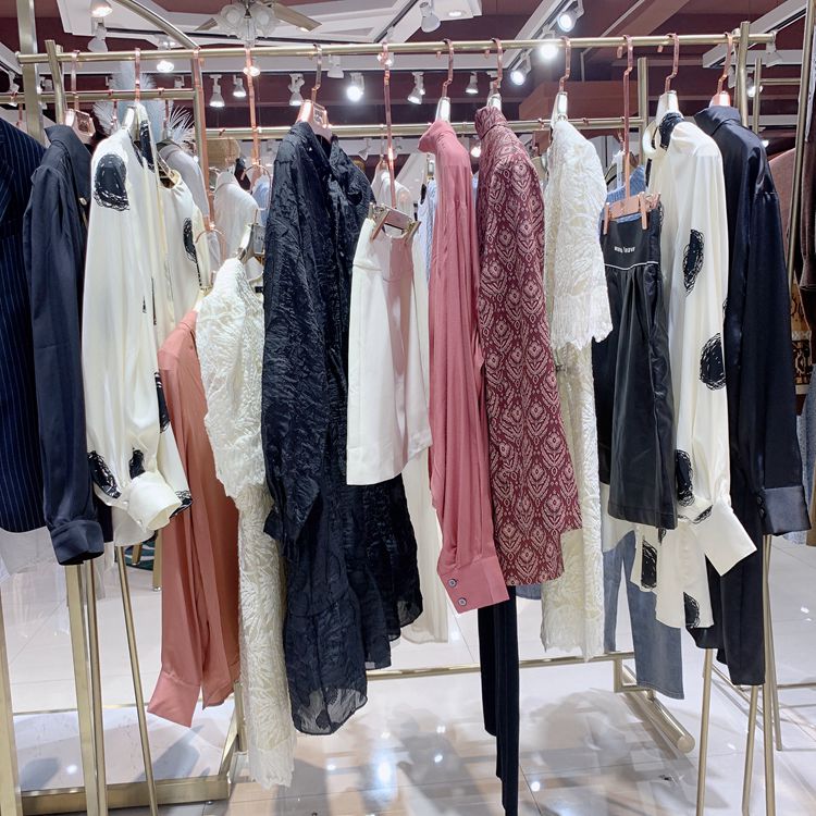 女装品牌折扣艾蜜雪春装 古今女装连衣裙货源渠道