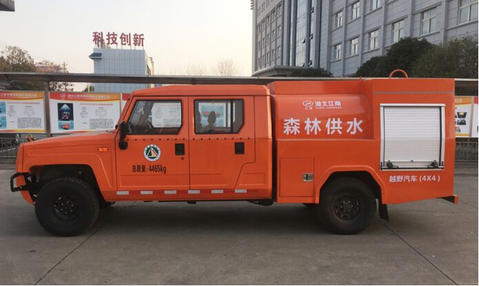 勇士双排座供水车 JDF5043GGSBAW6型供水车  勇士四驱消防供水车  带器材箱的消防供水车