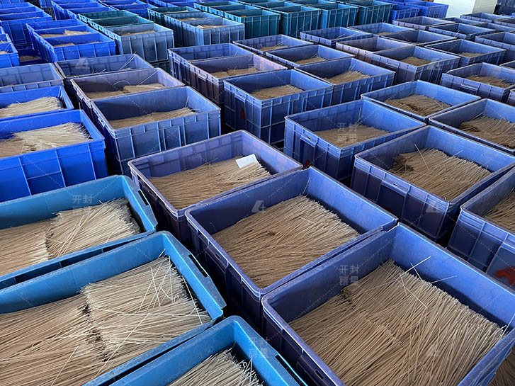 加工粉条的自动化设备，丽星工厂用粉丝生产线工艺特点  粉条加工设备  红薯粉条机