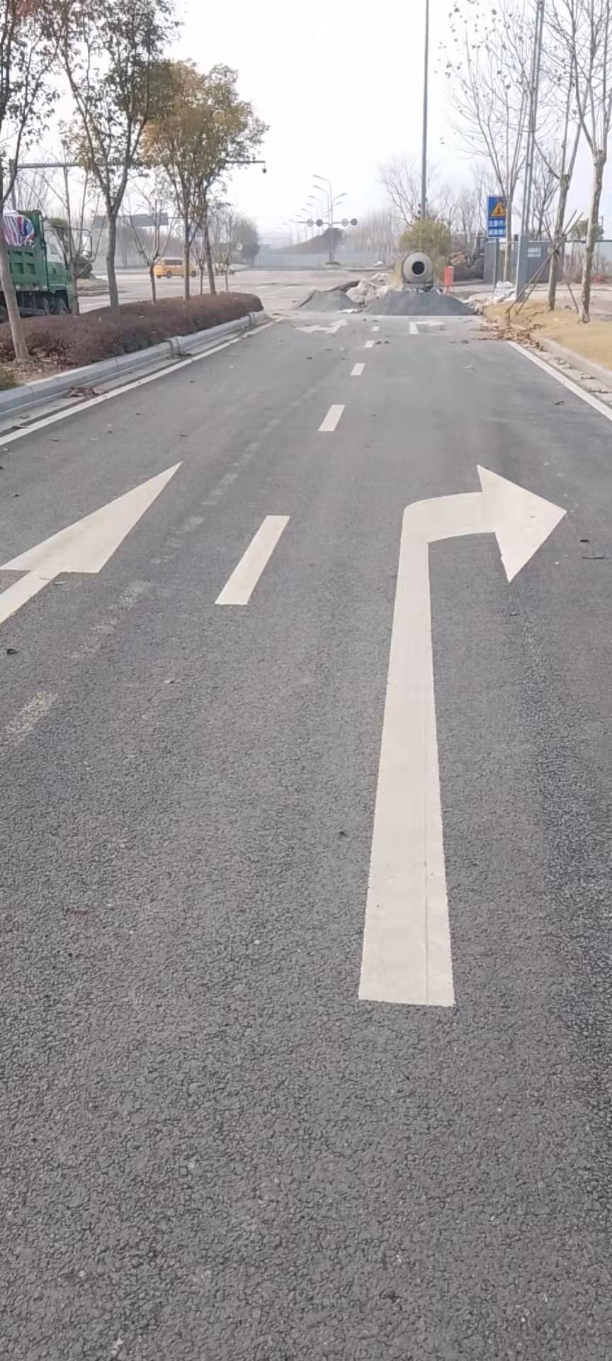 南京达尊njdz-2022公路标线划线价格多少?  南京道路划线  南京厂区划线  南京停车场划线