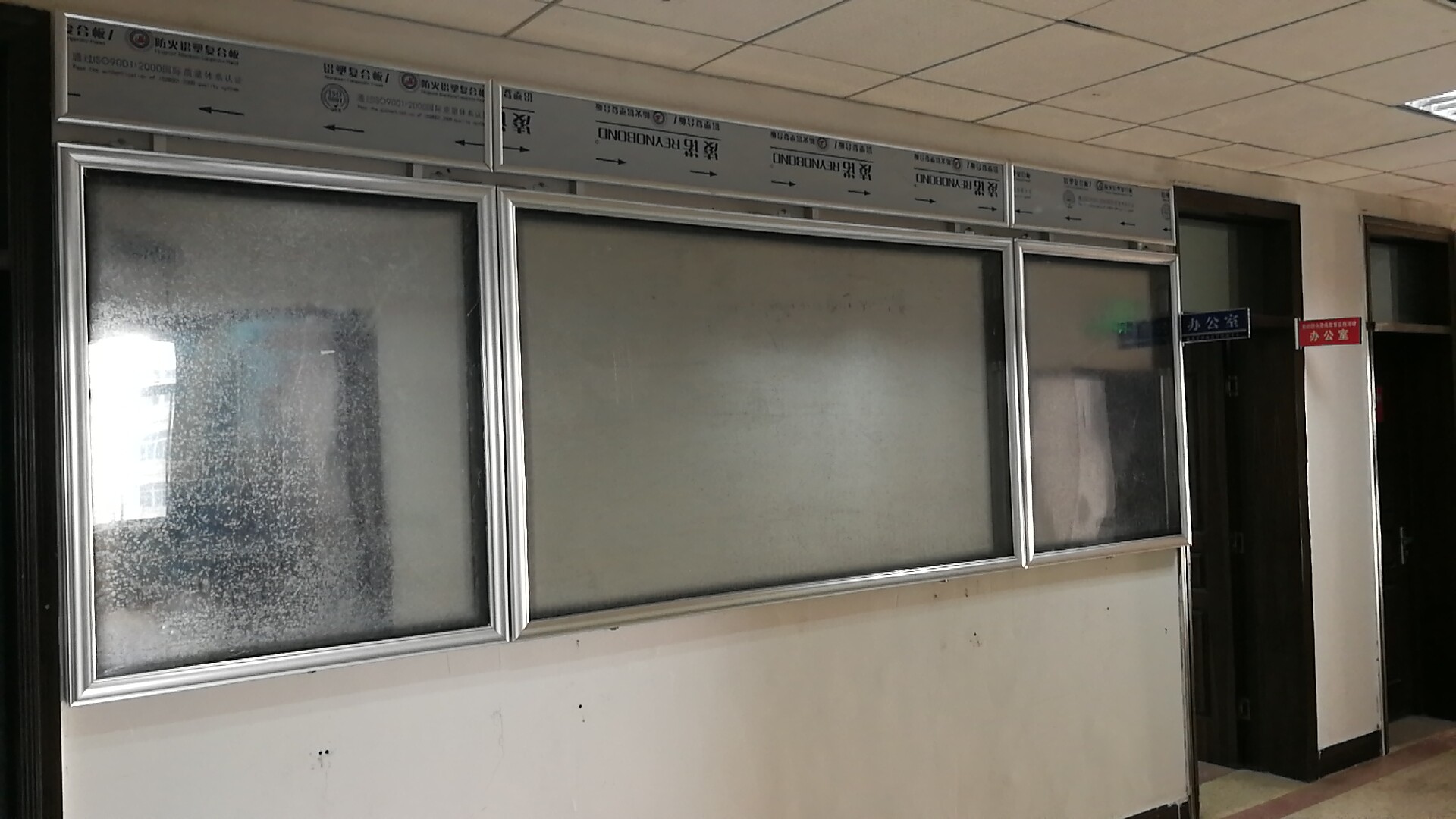 湖南省新款立式宣传栏室内移动宣传栏工艺好厂家  双臂道旗架  移动报栏  宣传栏品质保证