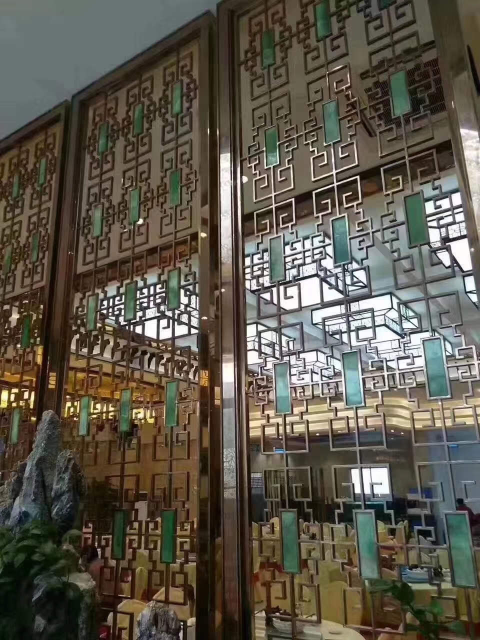 不锈钢屏风入户玄关_隔断屏风镂空简约客厅隔断  不锈钢花格  新中式屏风