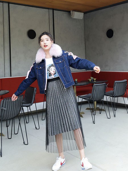 杭州高端品牌艾尚雪羽绒服冬折扣女装库存批发  女装折扣  女装尾货批发  女装库存尾货批发