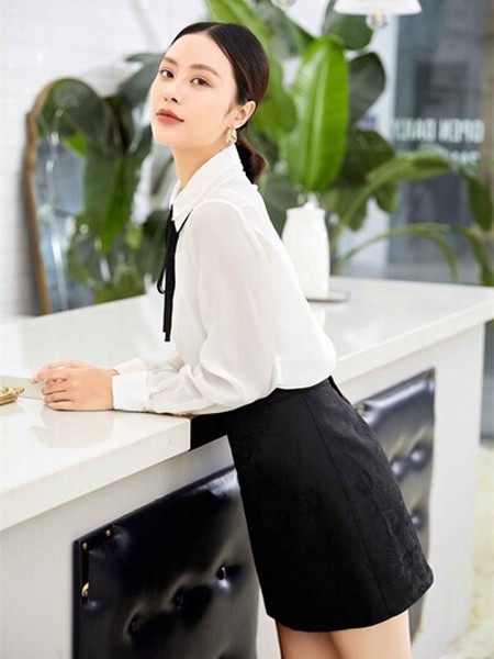 女装品牌VOGUE CREATECH21秋冬女装折扣尾货批发  女装尾货批发  女装库存尾货批发