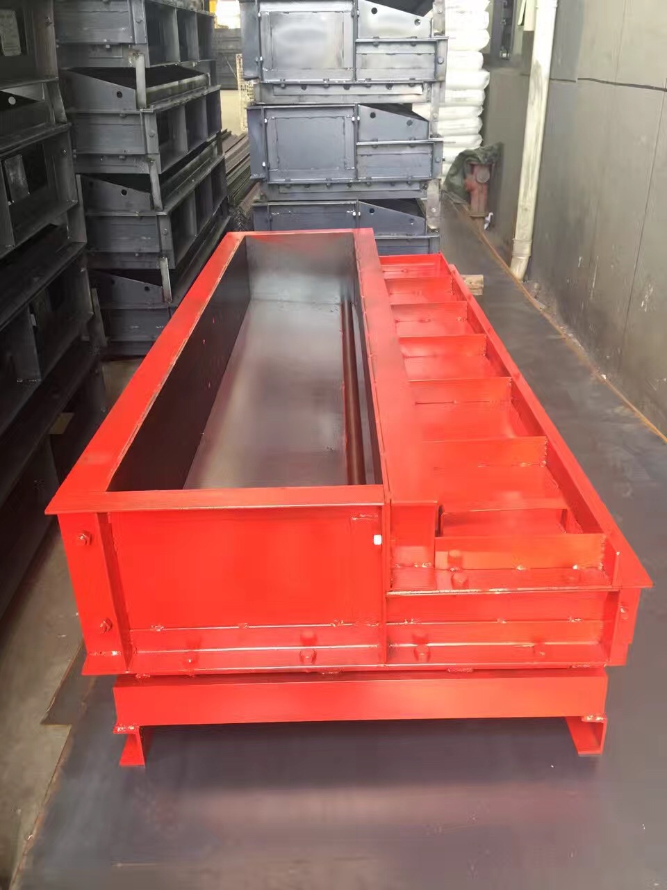 保定润达 铁路遮板钢模具 专卖 遮板模具 水泥遮板模具