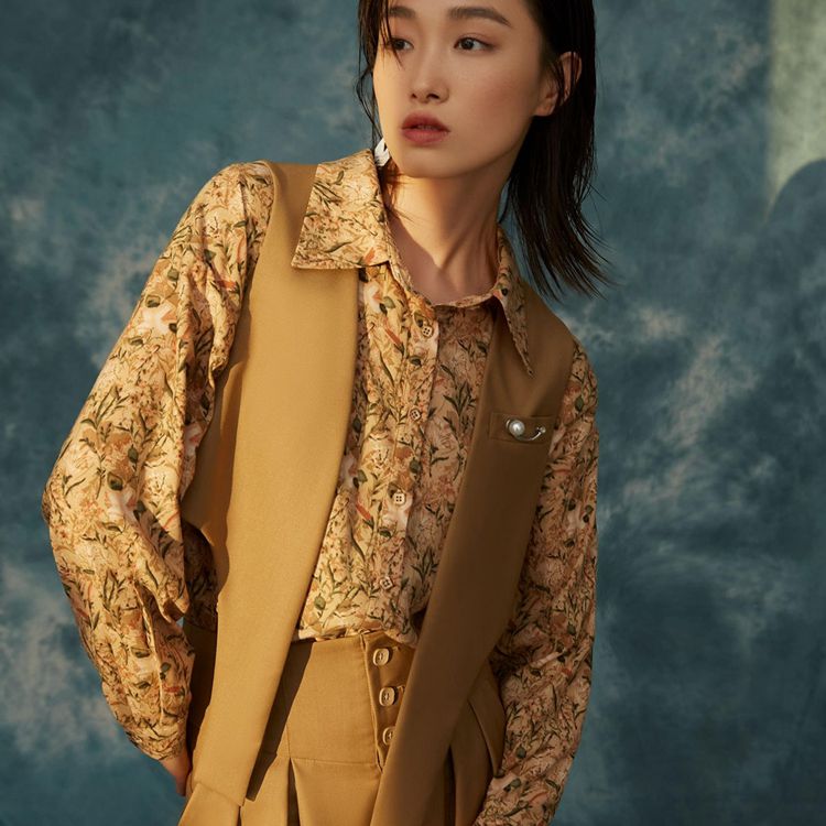 品牌折扣女装唯弋春 谷邦女装摩大衣尾货剪标