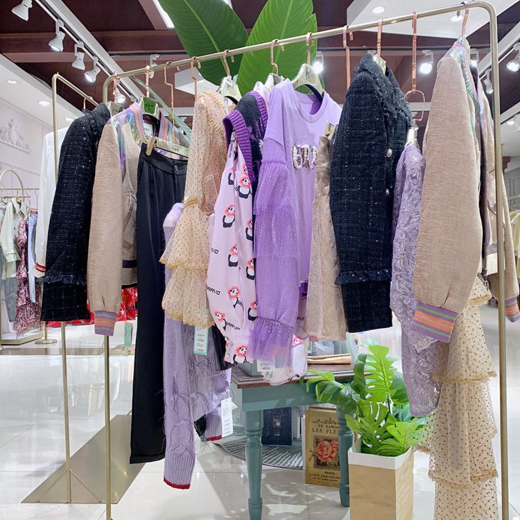 品牌女装折扣店马克华菲春 艾蜜雪女装橘滋尾货清仓