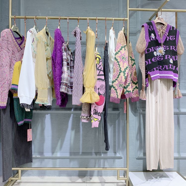 品牌女装折扣店马克华菲春 艾蜜雪女装橘滋尾货清仓