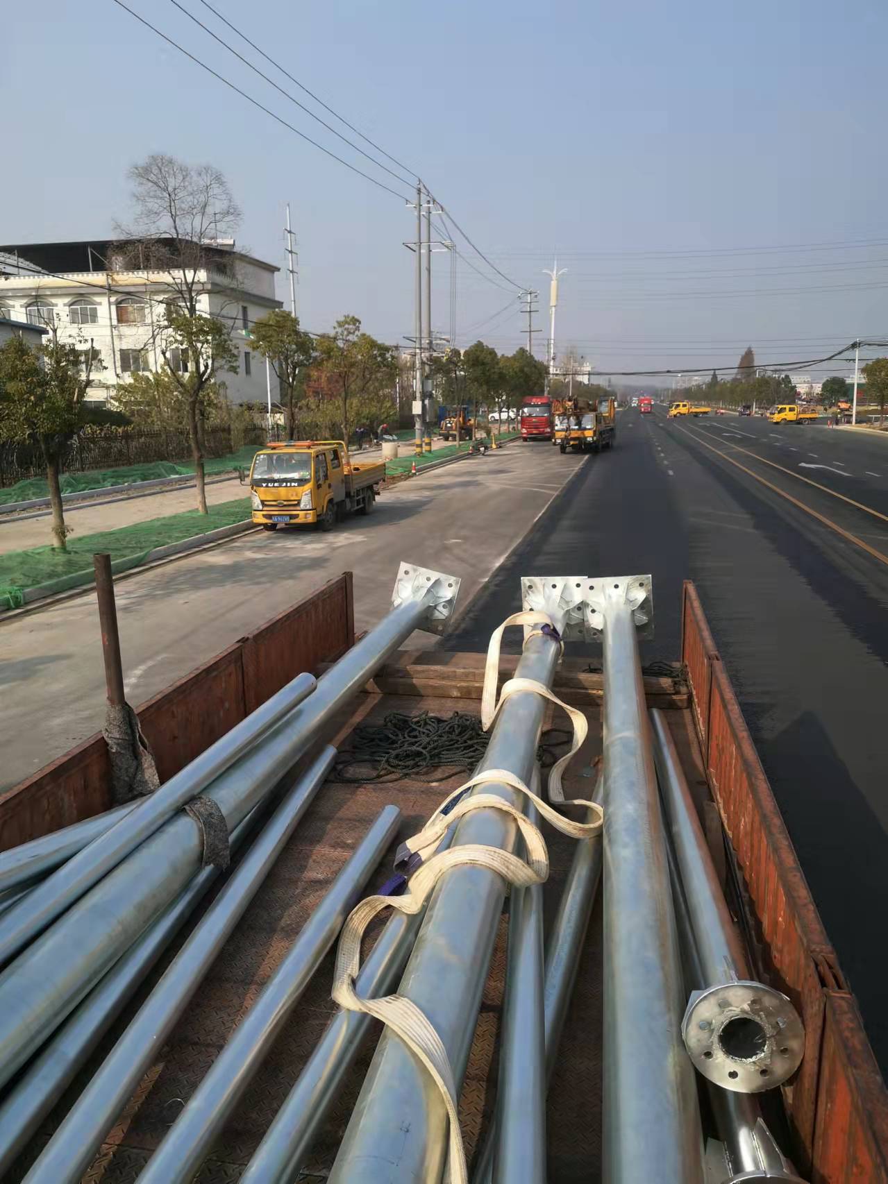 南京道路交通标志标牌材料以及加工简述  南京道路划线  南京厂区划线  南京停车场划线