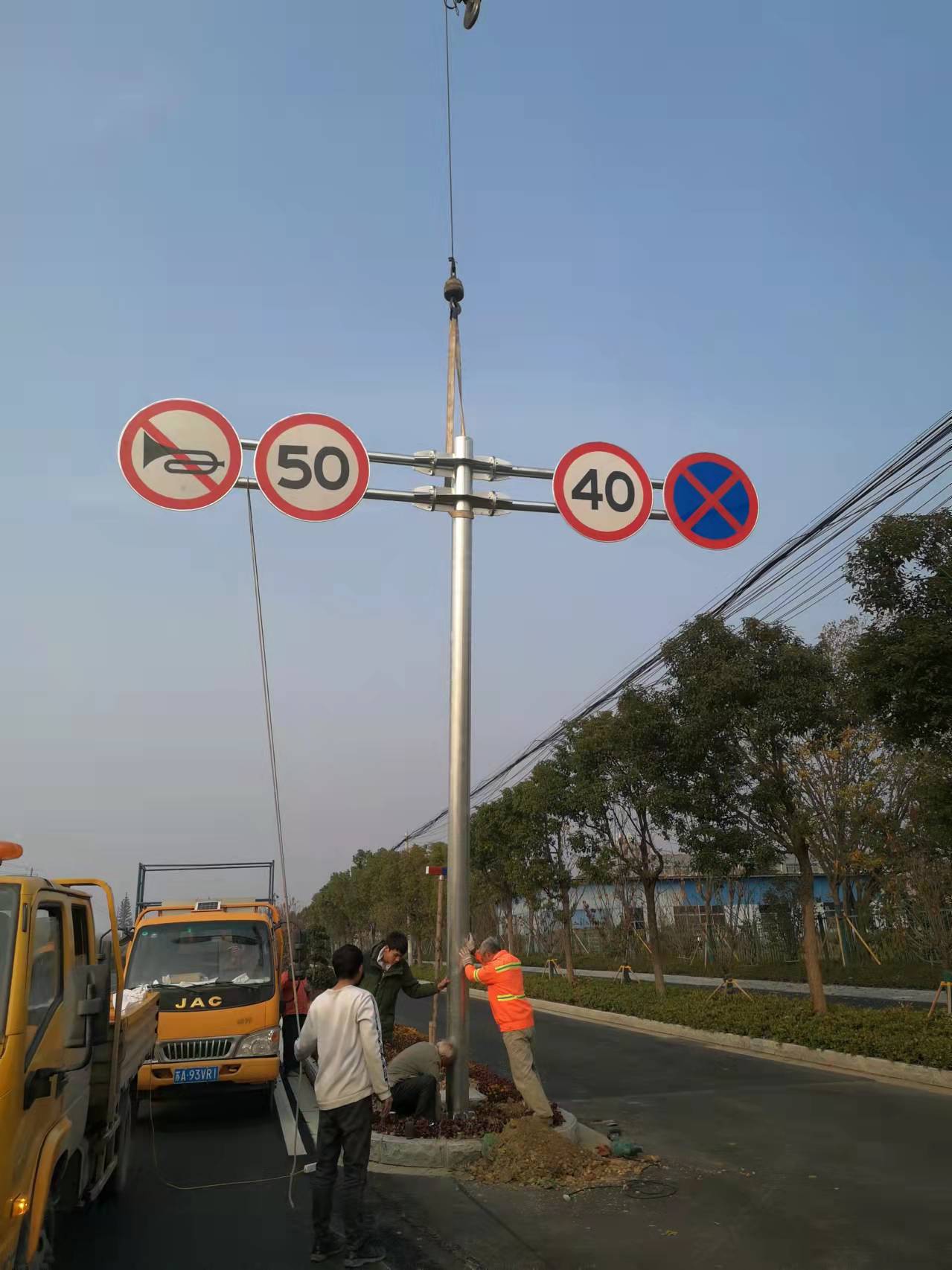 南京道路划线安全设施行业的出路在那里  南京厂区划线