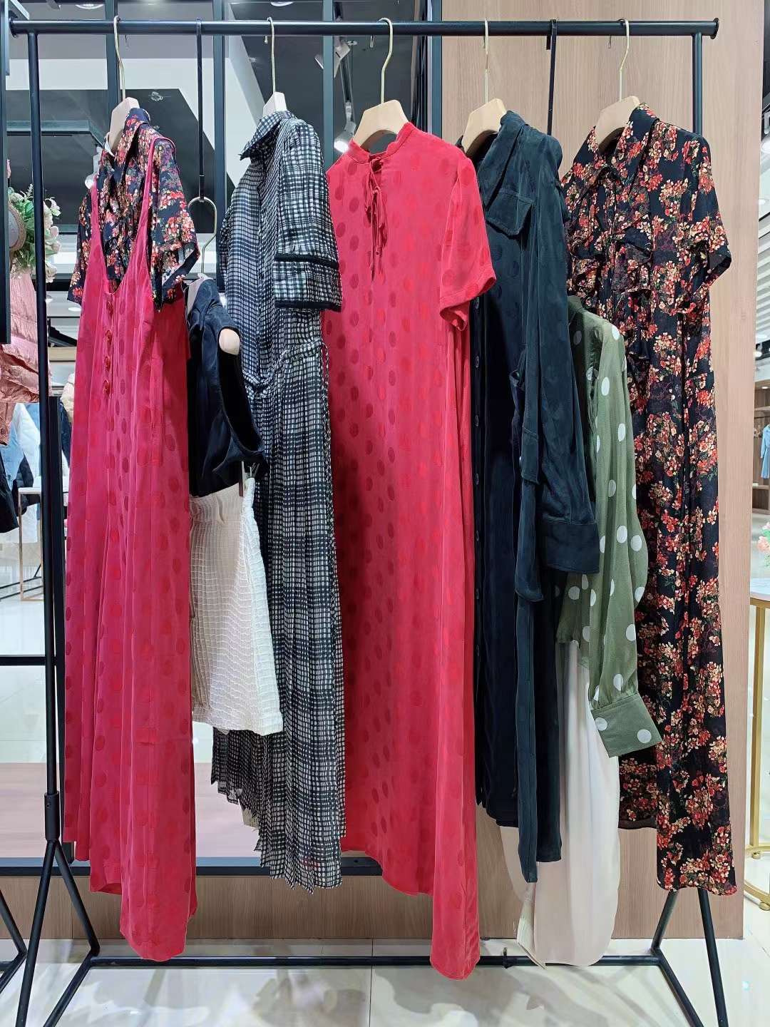 深圳设计师品牌云凤思儒2022春夏女装走份批发供应商  女装折扣  女装尾货批发  女装库存尾货批发