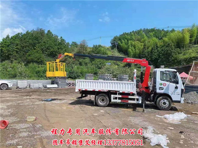 1.8吨东风多利卡蓝牌随车吊带工作斗EQ104  东风蓝牌随车吊