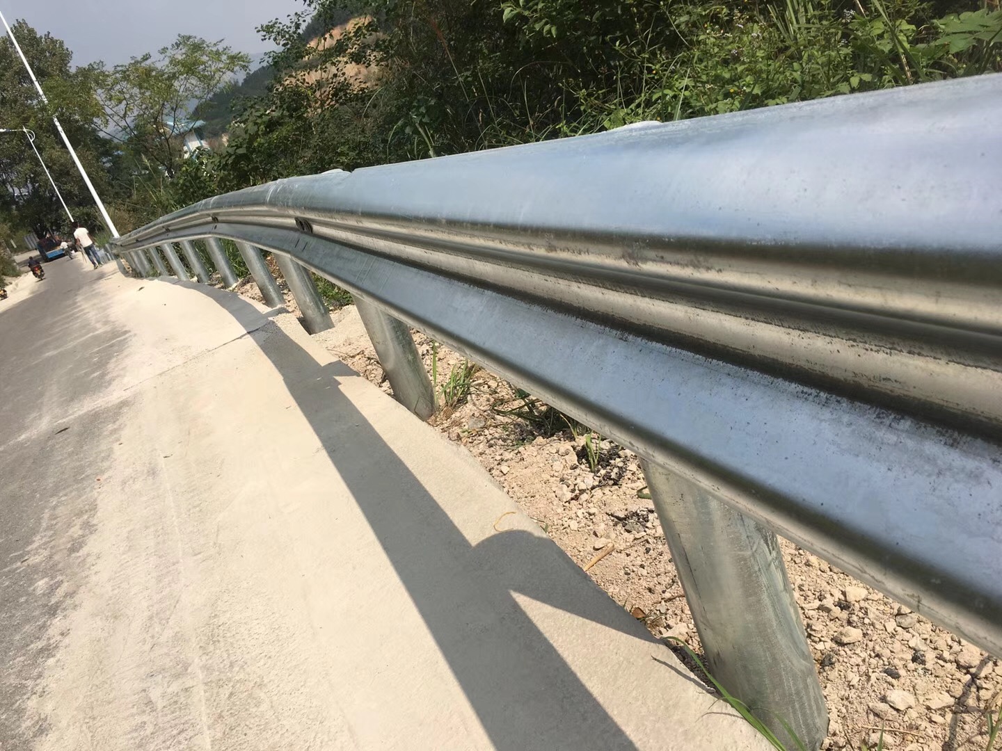 公路波形护栏厂家直供福建地区波形护栏 喷塑护栏板  波形梁防护栏