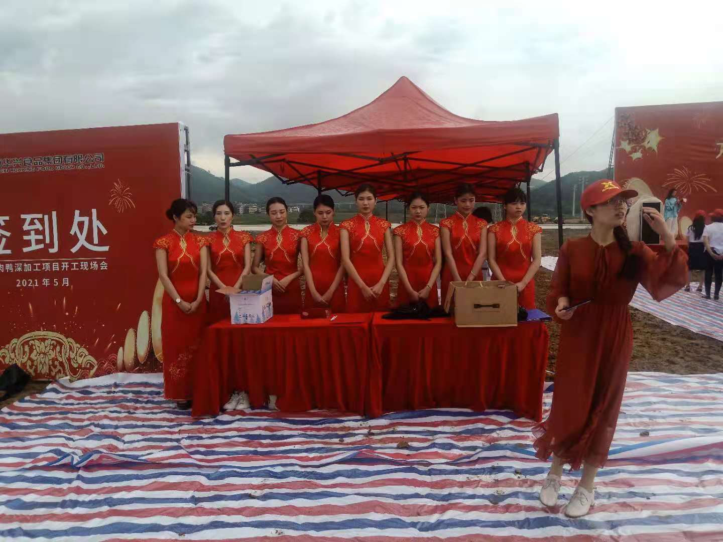 桁架背景板搭建，自有桁架，欢迎询价  桁架搭建  展览服务  展台制作