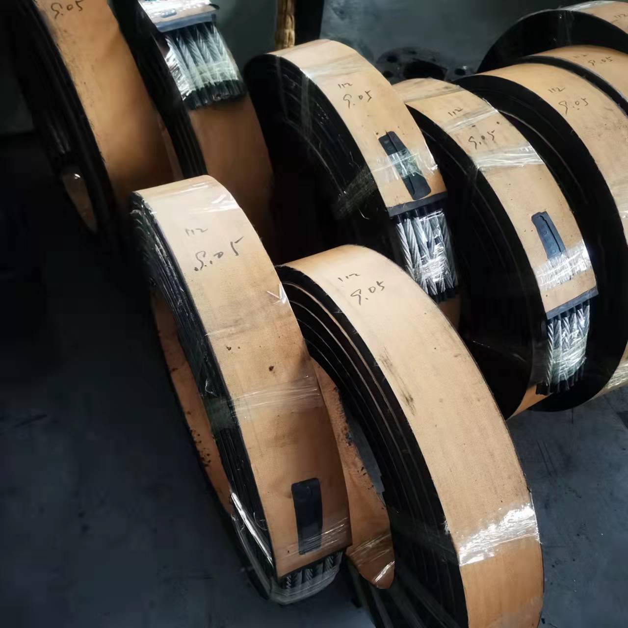 ST3150塔架机钢丝绳芯输送带青岛厂家  抽油机胶带  抽油机皮带  钢丝绳输送带