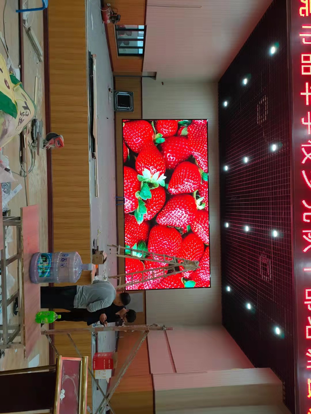 酒店舞台彩色LED显示屏的选择和有哪些要求  P3彩色电子屏  P3LED无缝拼接屏  P3LED舞台屏