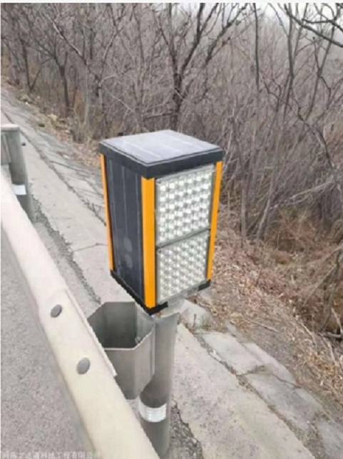 雾灯诱导&nbsp;&nbsp;雾区诱导系统&nbsp;&nbsp;道路智能雾灯&nbsp;&nbsp;发光警示柱智能雾灯