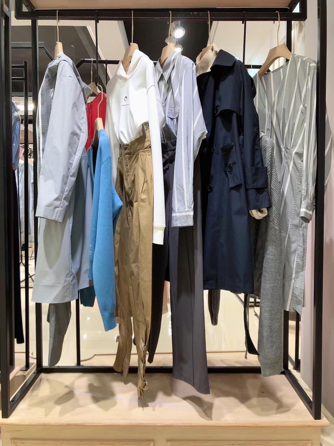 女装未知未觉WZWJ/没完没了2022春女装折扣批发供应商  女装尾货批发  女装库存尾货批发