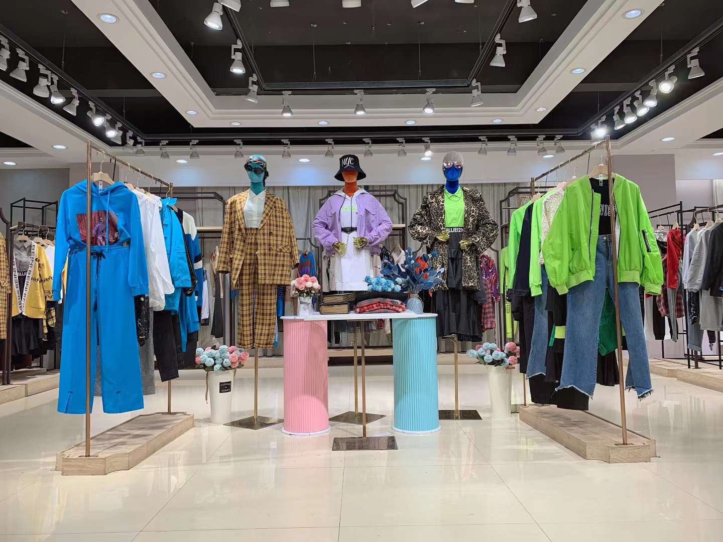 意大利品牌琲妮2022春品牌折扣女装货源批发供应商  女装折扣  女装尾货批发  女装库存尾货批发