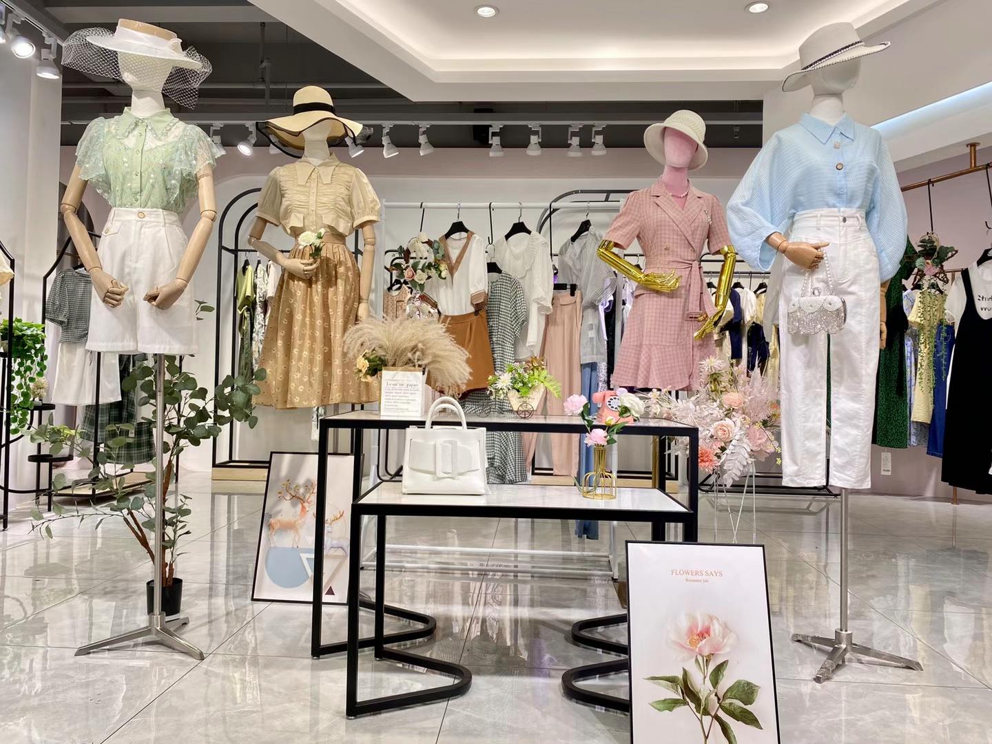 广州品牌简约风情2022夏折扣女装尾货库存打包走份  女装折扣  女装尾货批发  女装库存尾货批发