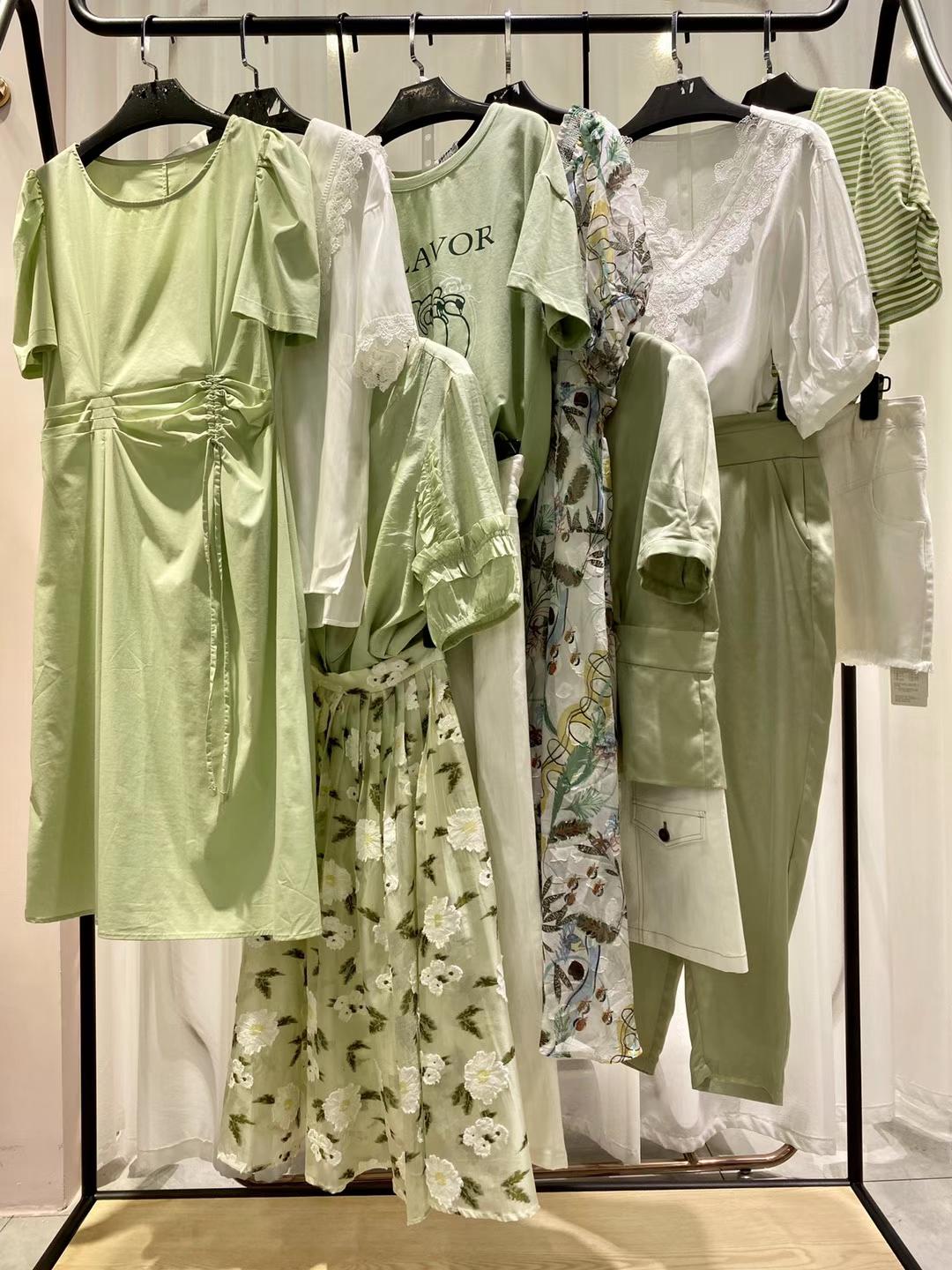 广州品牌简约风情2022夏折扣女装尾货库存打包走份  女装折扣  女装尾货批发  女装库存尾货批发