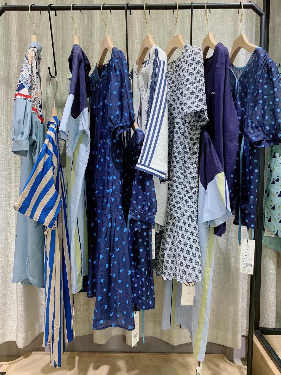 设计师品牌蒂言2022夏电商女装尾货拿货渠道  女装折扣  女装尾货批发  女装库存尾货批发