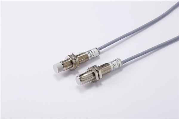 圆柱形电容式接近开关C1CN- M1206N-O3U2  M12液位传感器