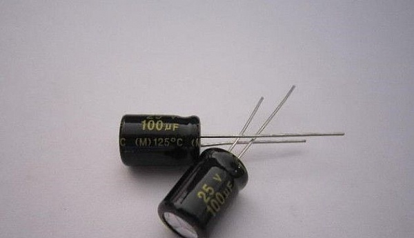 高温度品 -40℃-125℃ 插件铝电解电容 超小型电解电容 DIP铝电解电容 导针型铝电解电容