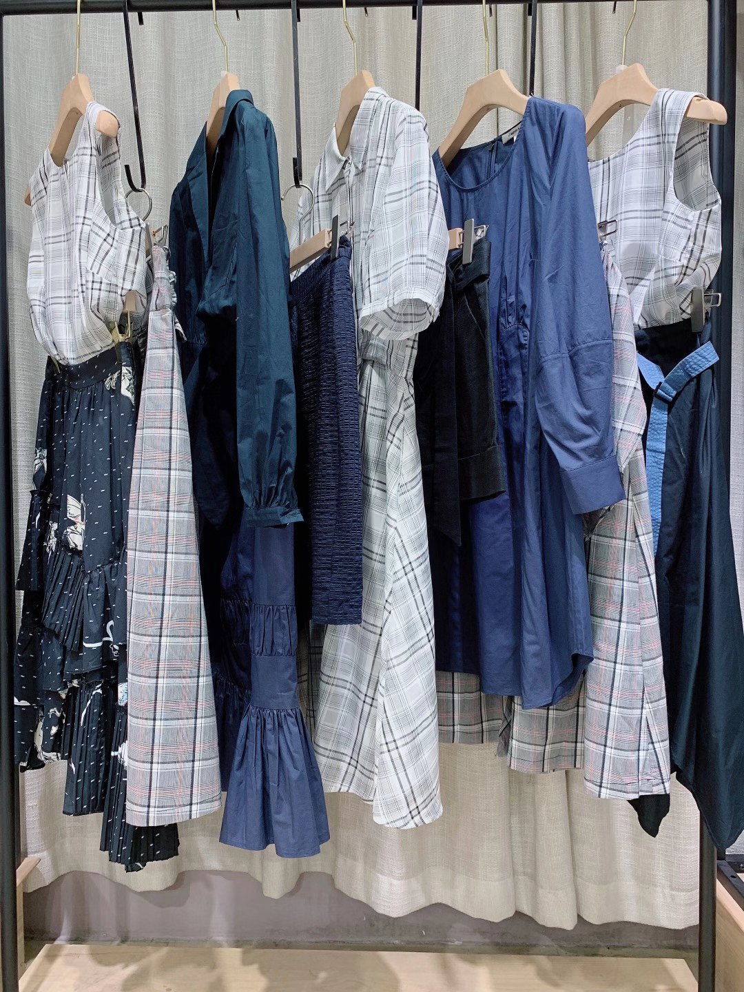 国内一线品牌Re-BLUE2022春折扣女装尾货工厂直销  女装折扣  女装尾货批发  女装库存尾货批发