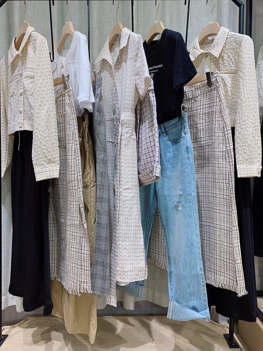 国内一线品牌Re-BLUE2022春折扣女装尾货工厂直销  女装折扣  女装尾货批发  女装库存尾货批发