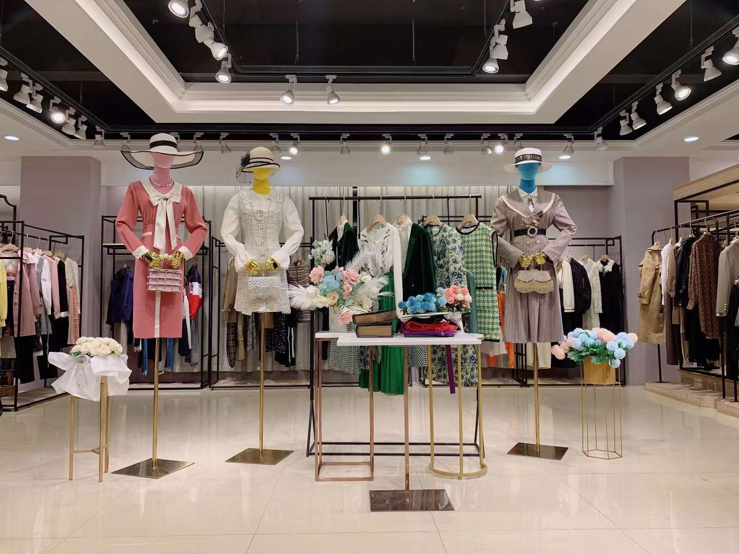 品牌秋熠2022春品牌折扣女装尾货电商进货渠道  女装折扣  女装尾货批发  女装库存尾货批发