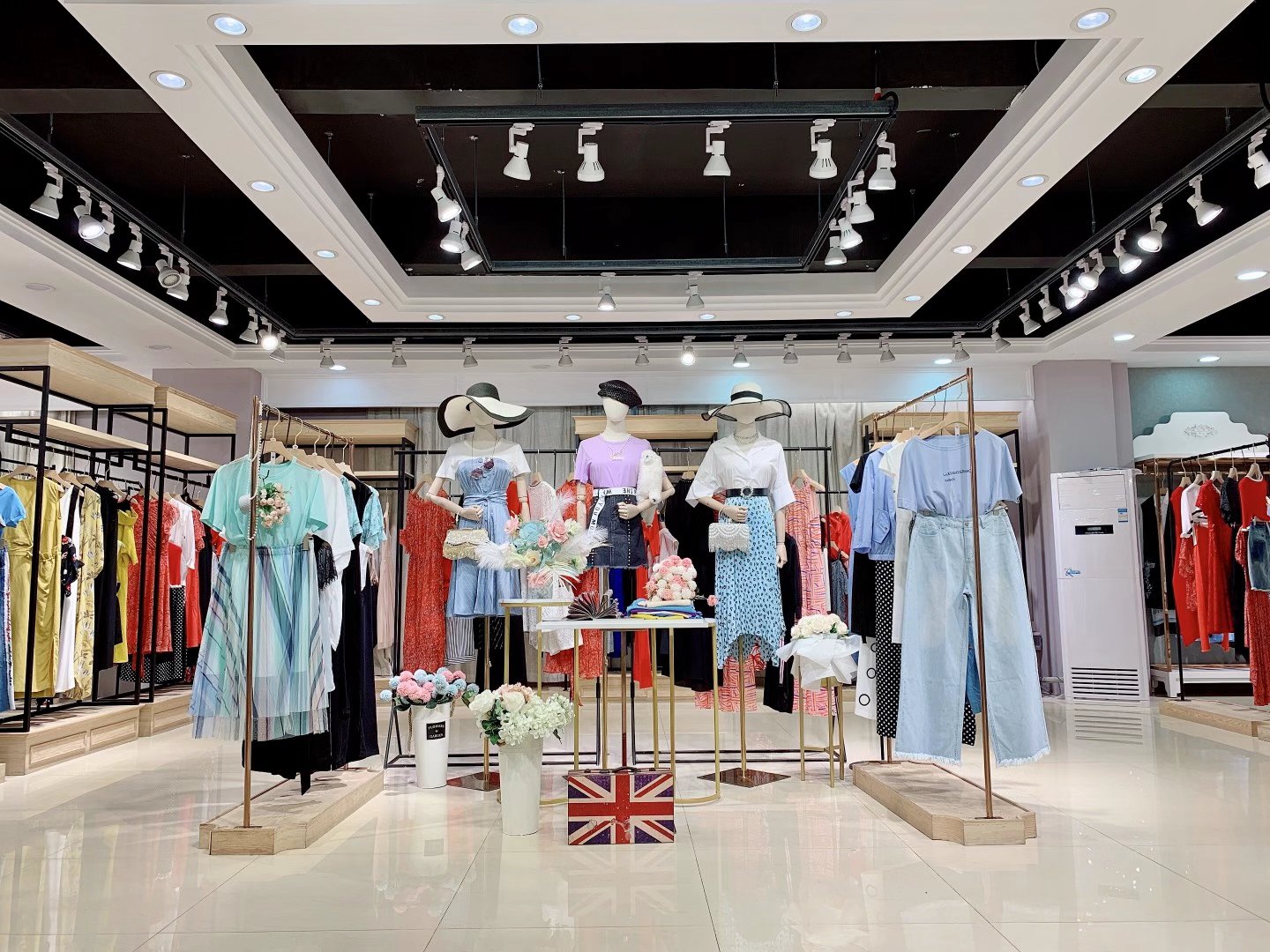 时尚女装谷邦L+2022夏品牌折扣女装精品尾货库存走份  女装折扣  女装尾货批发  女装库存尾货批发