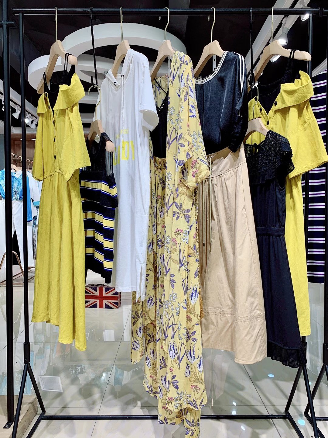 时尚女装谷邦L+2022夏品牌折扣女装精品尾货库存走份  女装折扣  女装尾货批发  女装库存尾货批发
