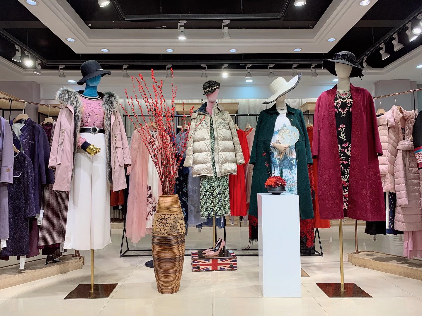 一线品牌戴布拉芬2022四季装品牌折扣女装尾货货源批发  女装折扣  女装尾货批发  女装库存尾货批发