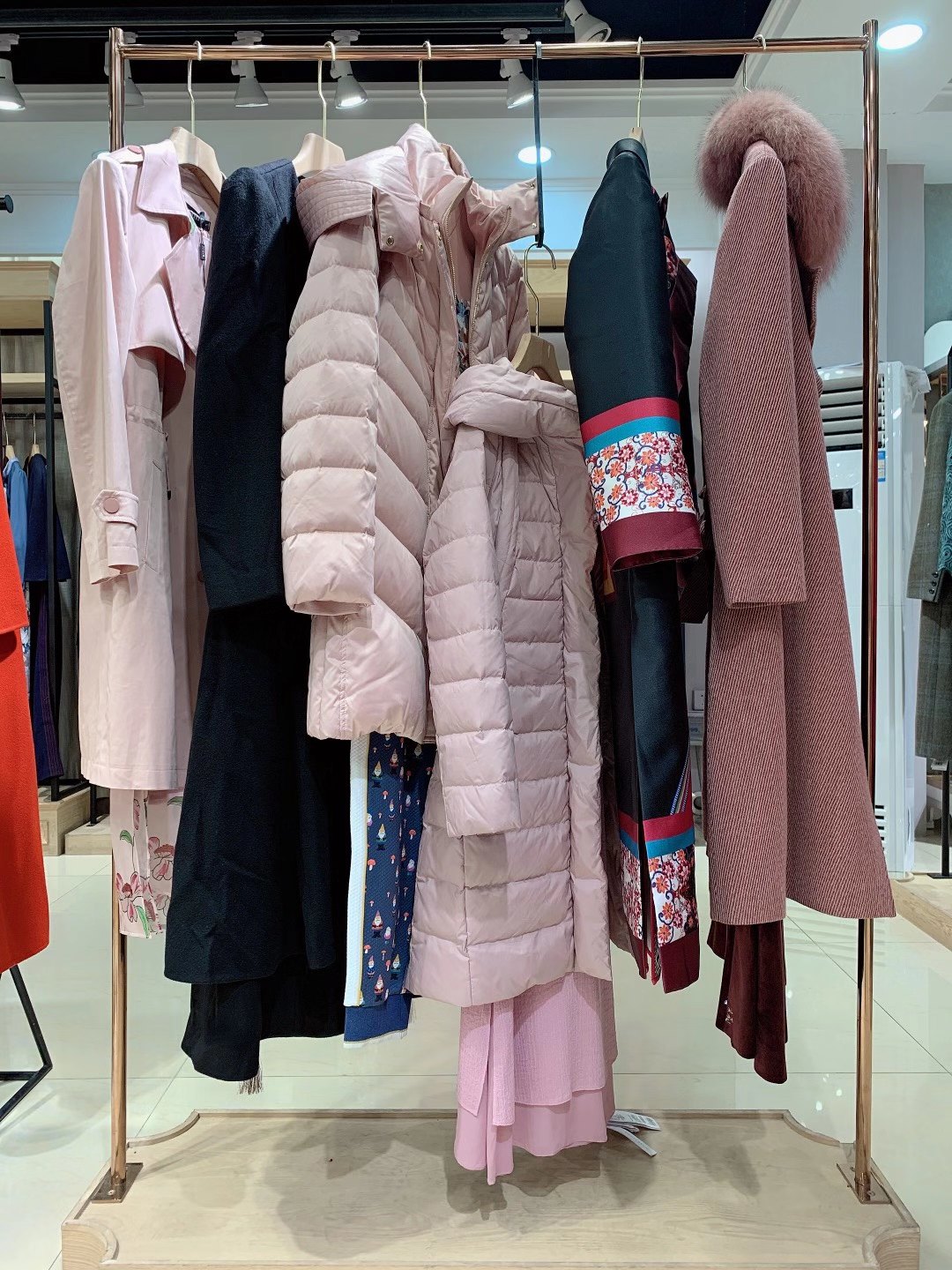一线品牌戴布拉芬2022四季装品牌折扣女装尾货货源批发  女装折扣  女装尾货批发  女装库存尾货批发