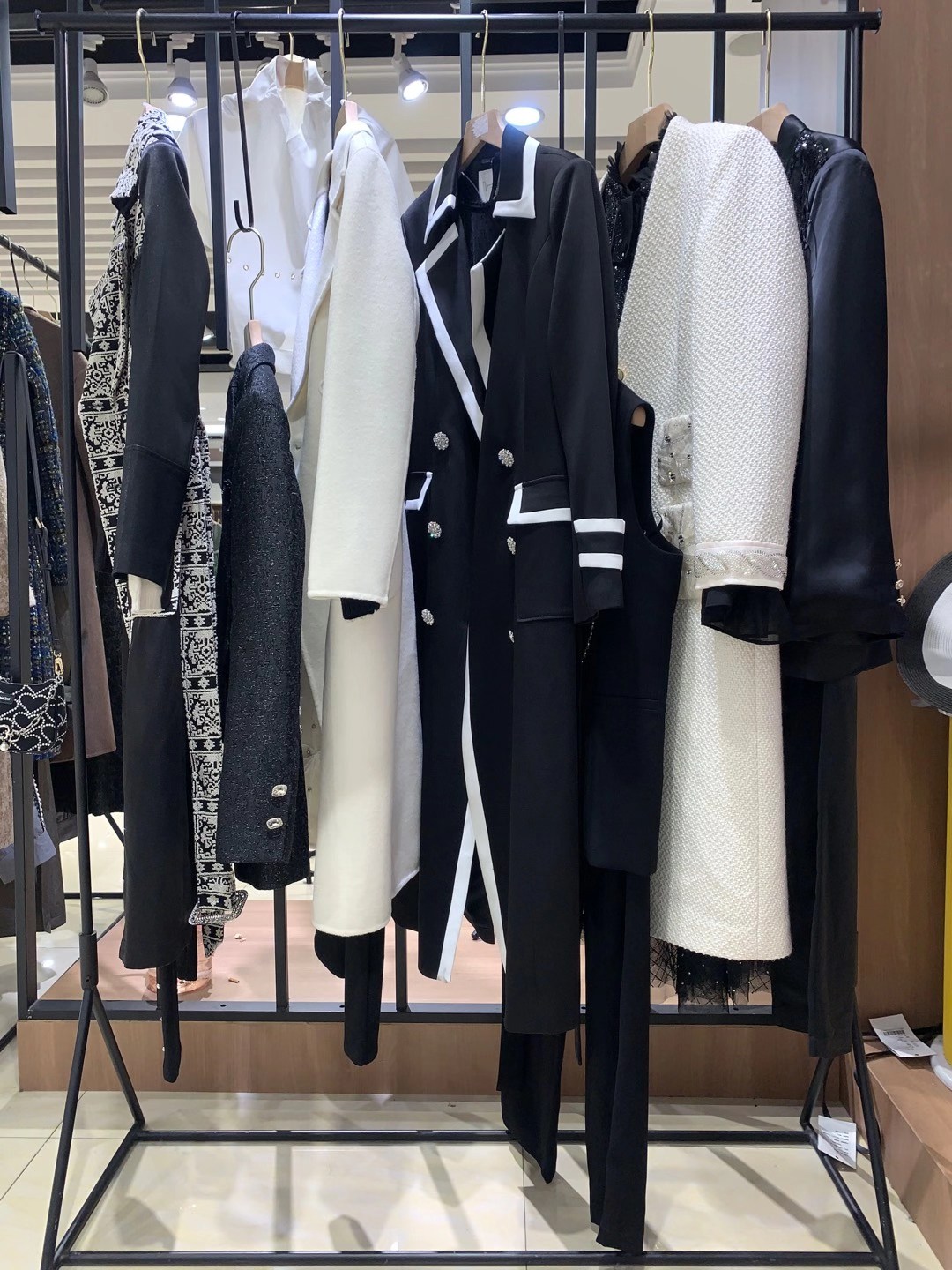 品牌戴布拉芬2022四季装品牌女装折扣尾货批发渠道  女装尾货批发  女装库存尾货批发