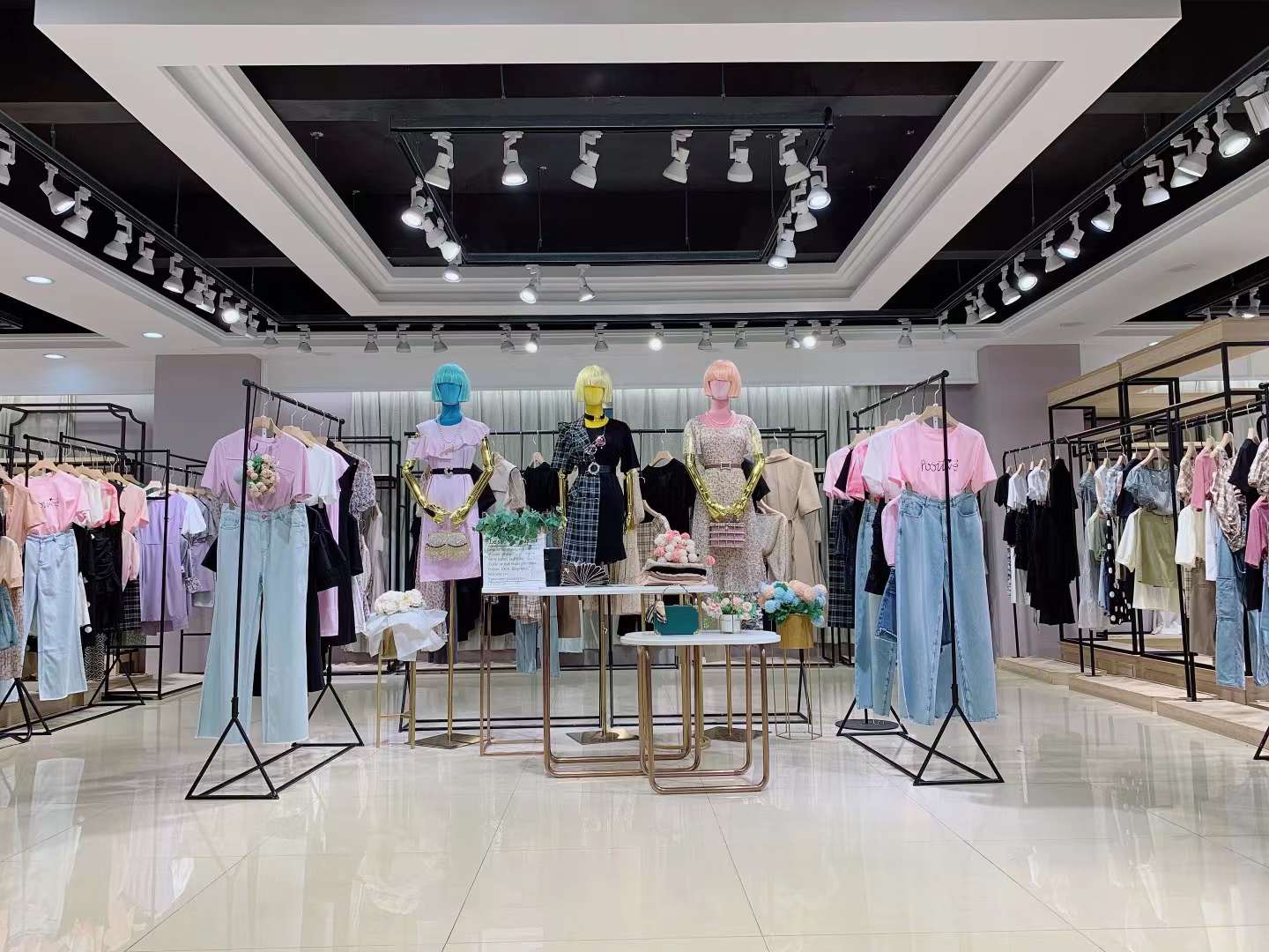 品牌高端品牌迪卡轩2022夏品牌折扣女装尾货批发市场  女装折扣  女装库存尾货批发
