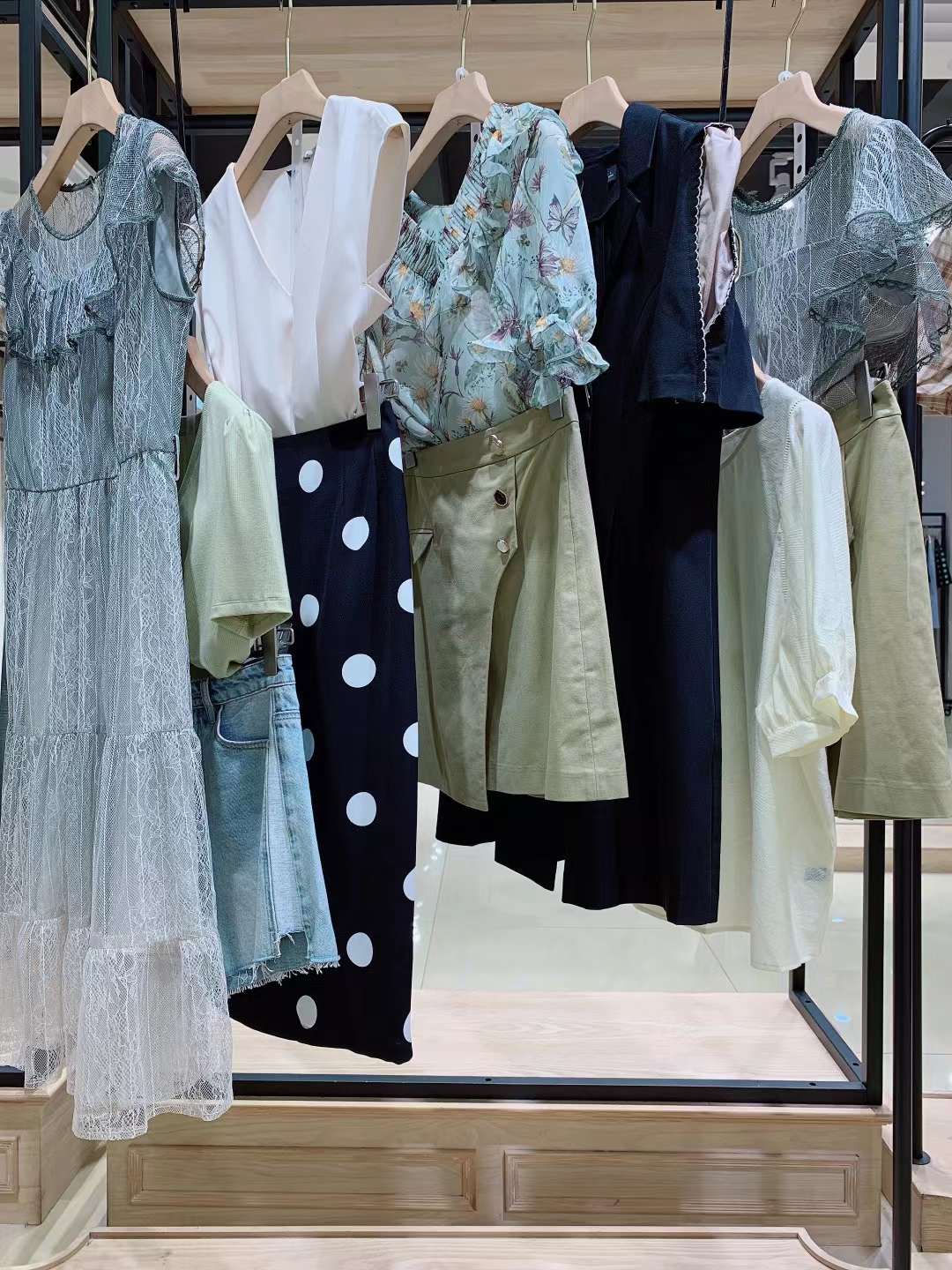 品牌高端品牌迪卡轩2022夏品牌折扣女装尾货批发市场  女装折扣  女装库存尾货批发