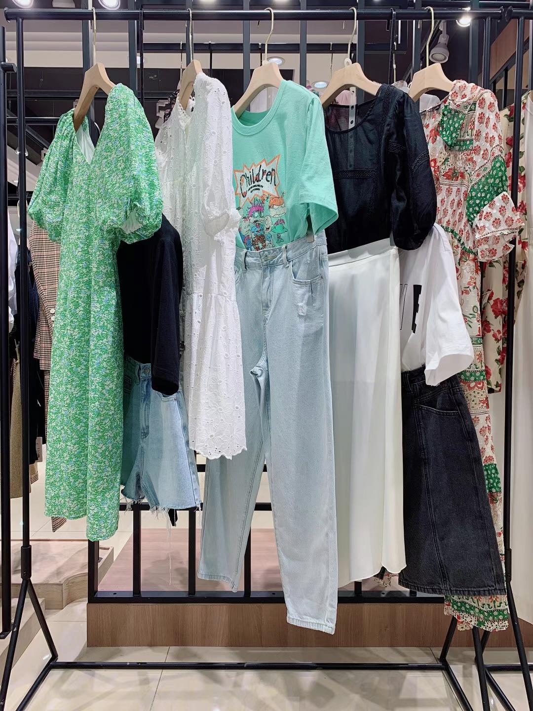 品牌艾蜜雪2022春品牌女装折扣库存尾货批发基地  女装尾货批发  女装库存尾货批发