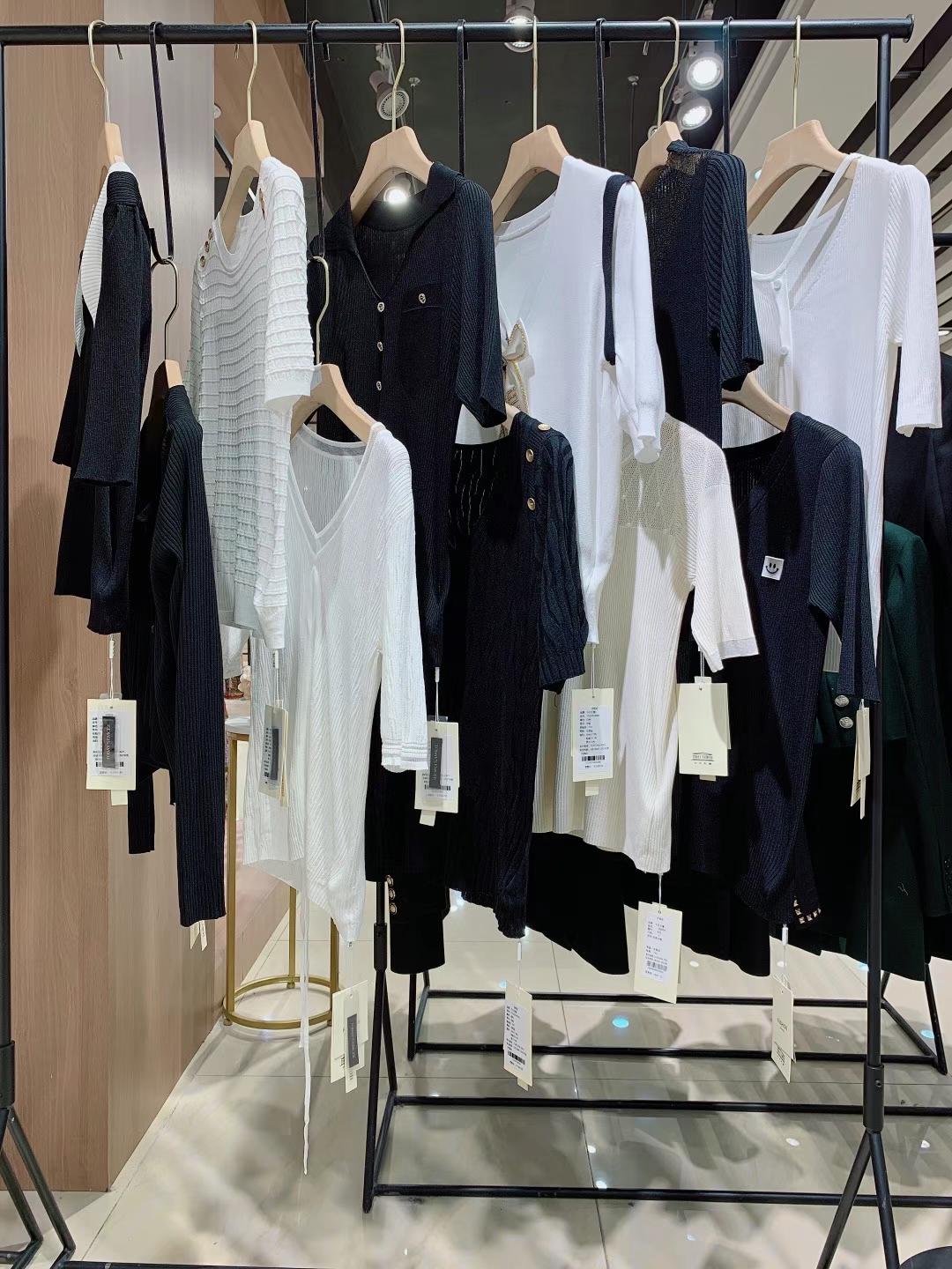 一二线品牌今日主播2022夏品牌折扣女装尾货走份批发  女装折扣  女装尾货批发  女装库存尾货批发