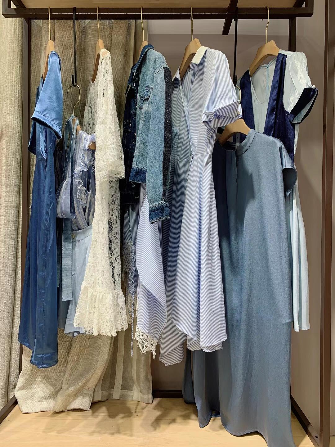 瞳日2022春夏大牌品牌折扣女装尾货批发供应商  女装折扣  女装库存尾货批发