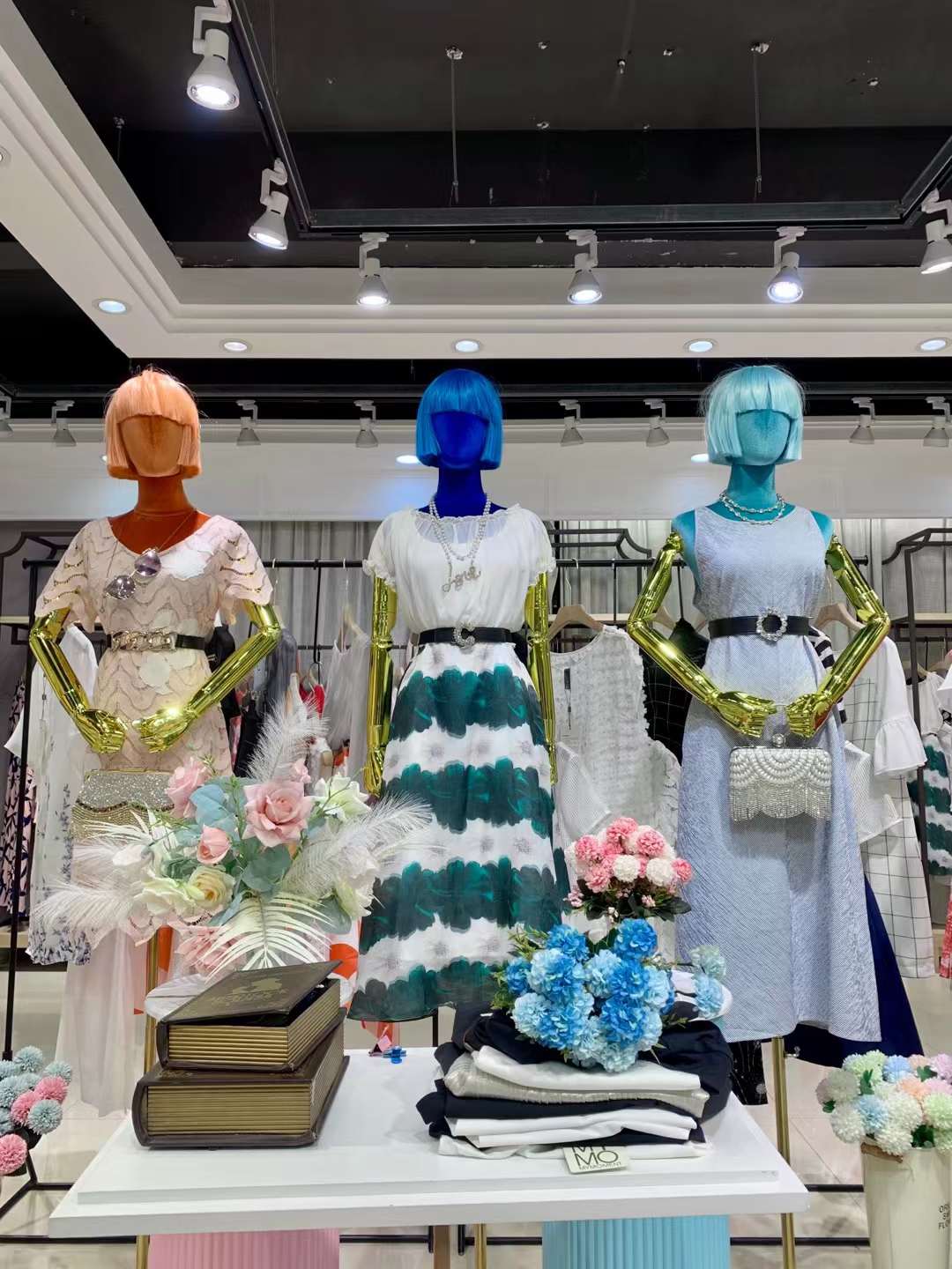 时尚品牌朗黛国际2022女装折扣尾货库存打包走份批发  女装尾货批发  女装库存尾货批发