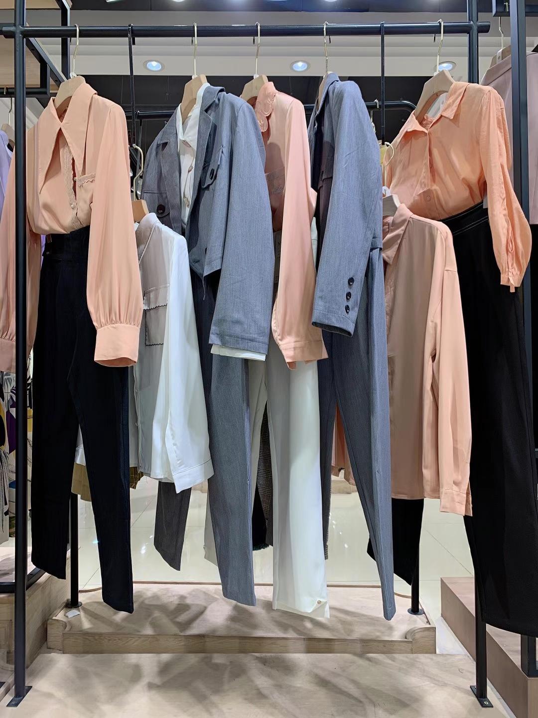 诺漫莉莎2022春品牌女装折扣库存尾货货源批发  女装尾货批发  女装库存尾货批发