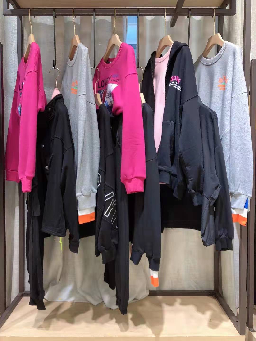 娅特仓2022春三标齐全品牌折扣女装尾货一手货源批发  女装折扣  女装尾货批发  女装库存尾货批发