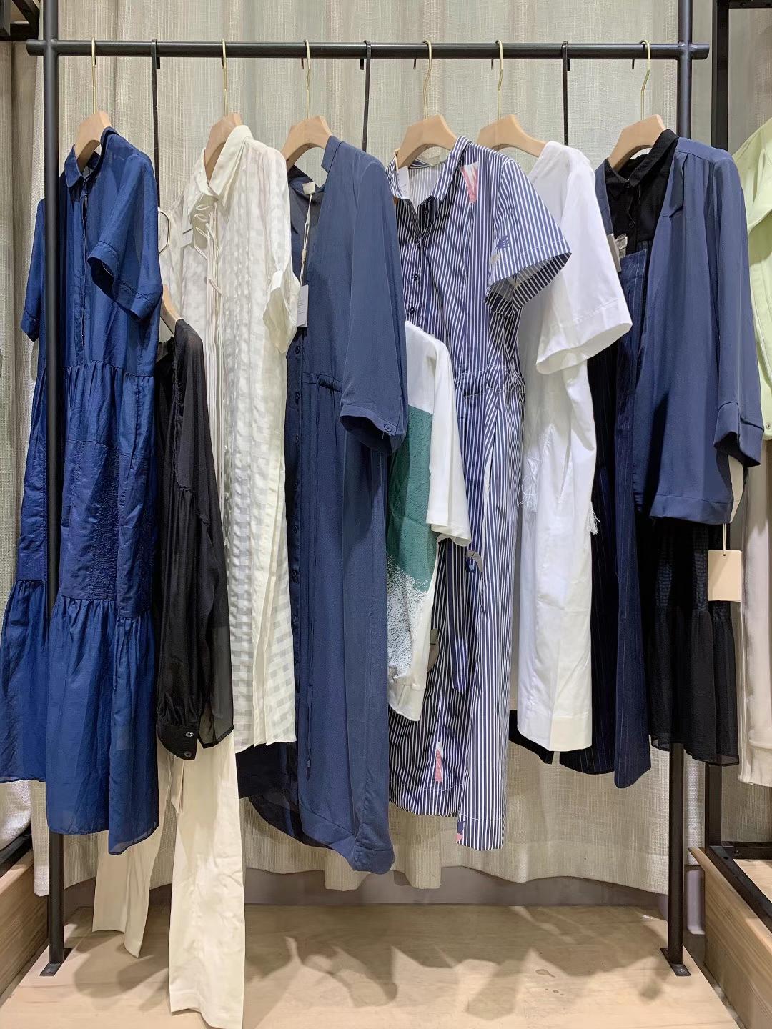 深圳原创品牌注释2022春夏品牌女装折扣一手货源批发  女装尾货批发  女装库存尾货批发