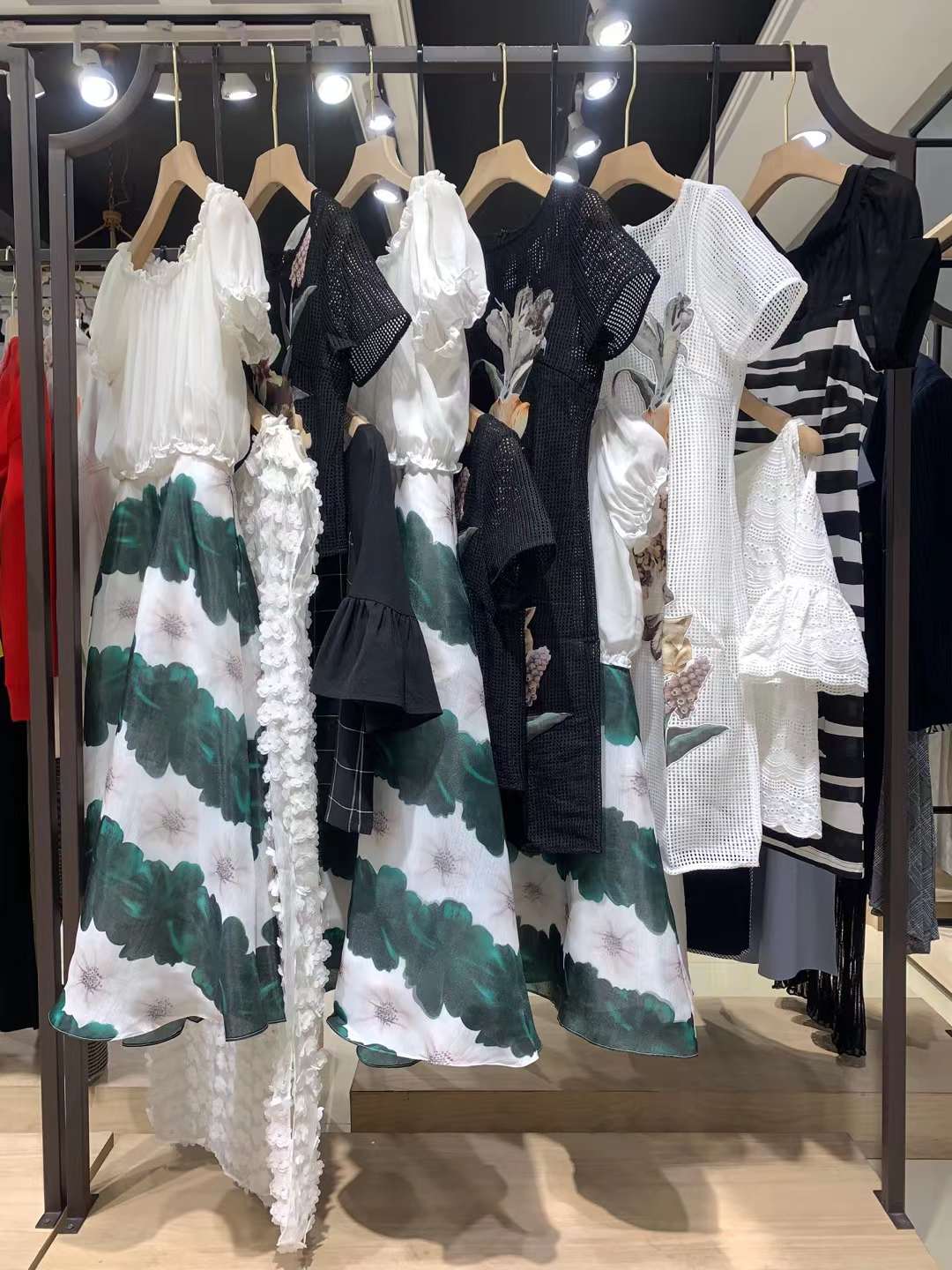 品牌朗黛国际2022 夏品牌折扣女装尾货批发货源  女装折扣  女装库存尾货批发