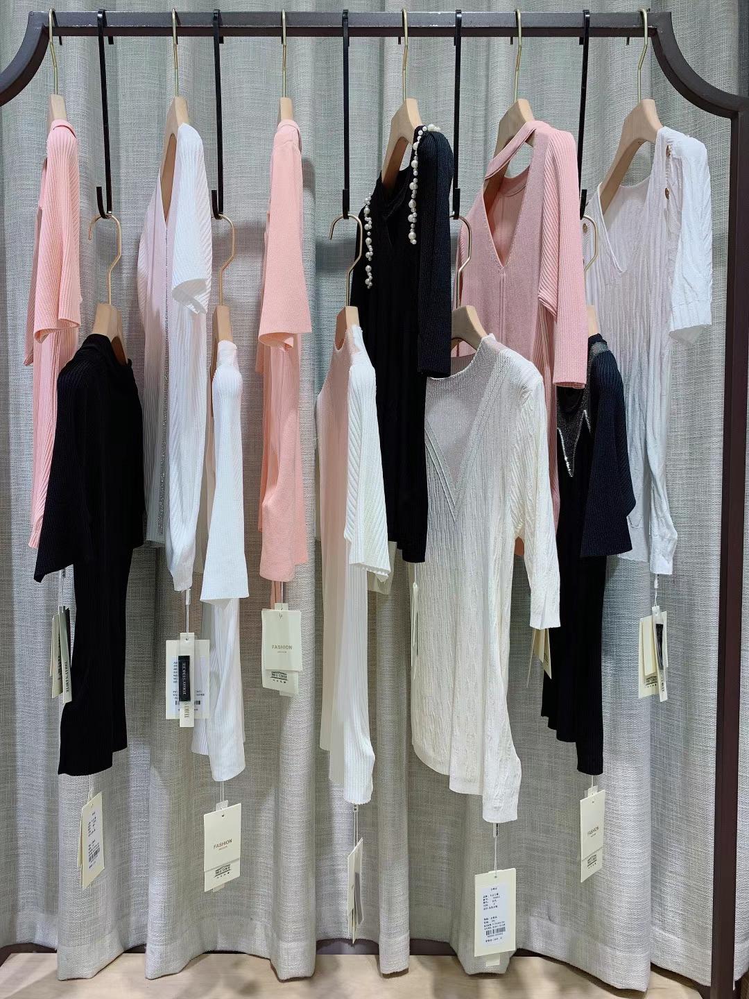 一二线品牌今日主播2022夏品牌折扣女装尾货走份批发  女装折扣  女装尾货批发  女装库存尾货批发