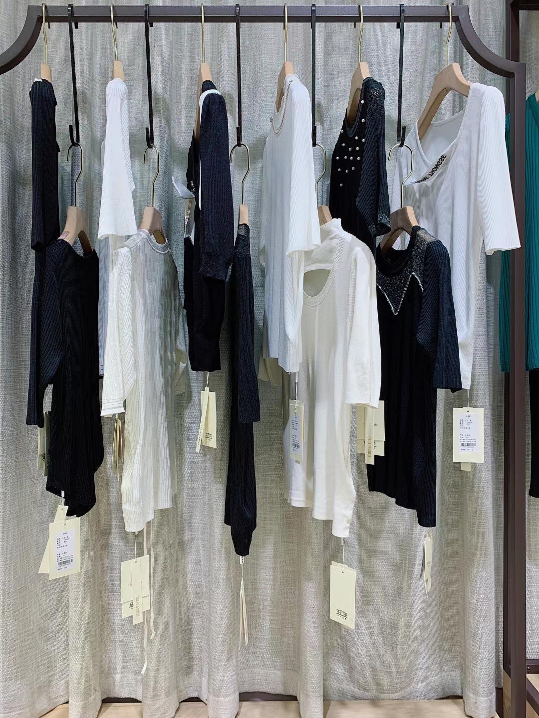 一二线品牌今日主播2022夏品牌折扣女装尾货走份批发  女装折扣  女装尾货批发  女装库存尾货批发